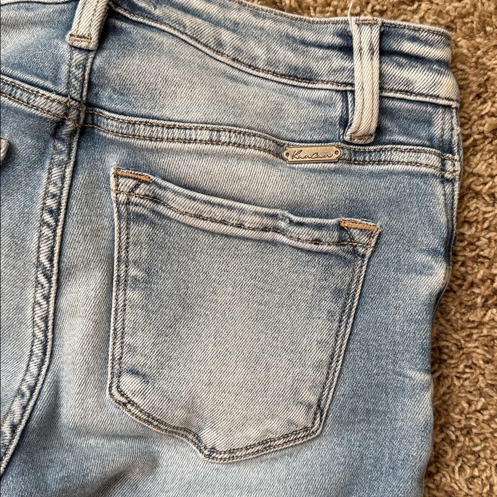 KanCan Flare Jeans button-fly with Distressed Hem - Picture 6 of 7